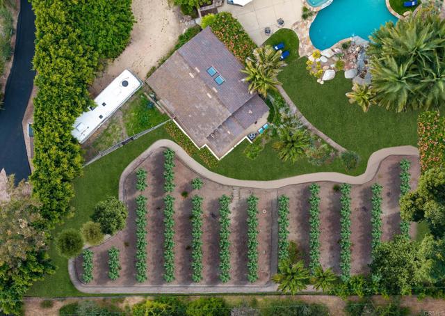5041 El Secreto, Rancho Santa Fe CA: https://media.crmls.org/mediaz/03ed5423-c7a5-48a8-826a-22713b1a5240.jpg