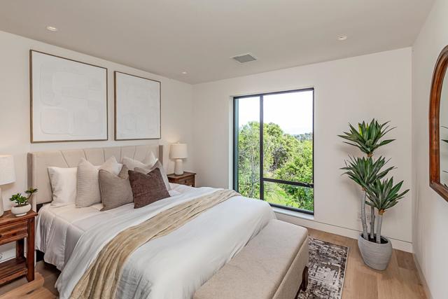 26896 Alejandro Drive, Los Altos Hills CA: https://media.crmls.org/mediaz/03eda92a-e6fa-465d-bac2-e8dc66823b41.jpg