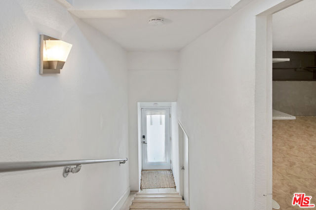 1239 S Orange Drive, Los Angeles CA: https://media.crmls.org/mediaz/03ee9d8d-fb25-4c60-8f9c-a9e3b17fece0.jpg