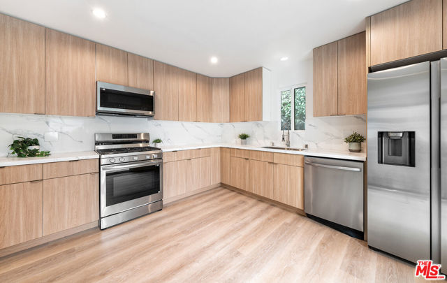 12034 Alberta Drive, Culver City CA: https://media.crmls.org/mediaz/03ef8b00-6137-4653-b202-89ec42136c06.jpg