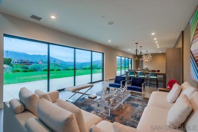 2885 Gate Three Place, Chula Vista CA: https://media.crmls.org/mediaz/03efabf2-222d-4356-8568-b624dd823f69.jpg