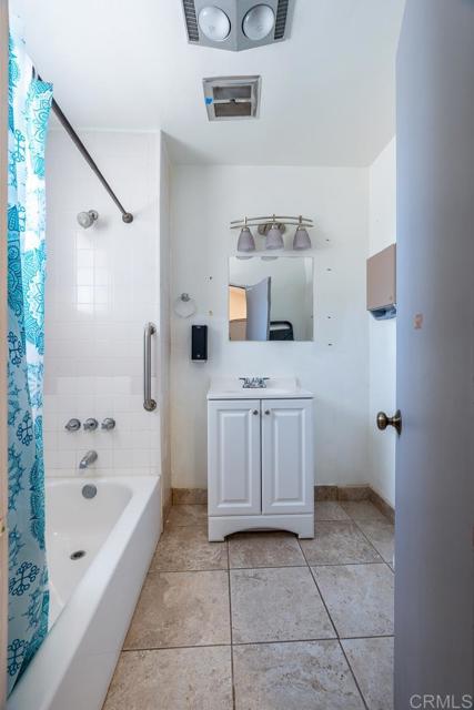 9780 Dunbar Ln Lane, El Cajon CA: https://media.crmls.org/mediaz/03f00093-84a1-4cd0-b385-db0a65a2b599.jpg
