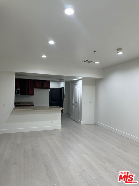 962 S Gramercy Drive, Los Angeles CA: https://media.crmls.org/mediaz/03f04a6a-07c8-4348-9ede-6052fd0422d5.jpg