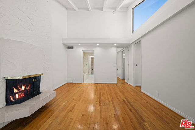 357 S El Camino Drive, Beverly Hills CA: https://media.crmls.org/mediaz/03f0885a-510b-48b5-b0db-a2fa0df80f23.jpg