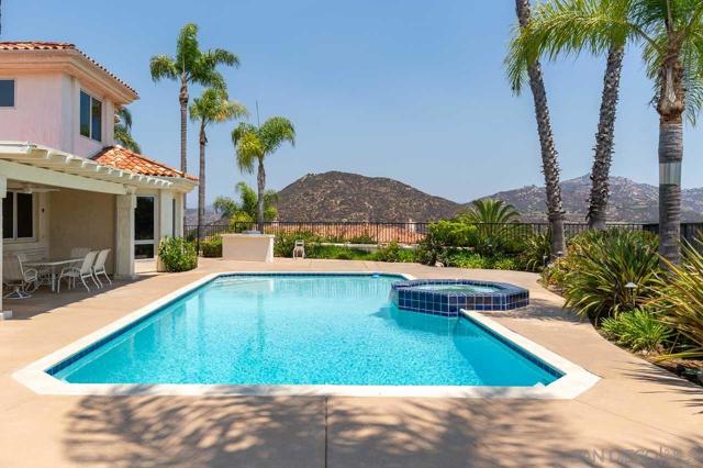 13388 Highlands Ranch Rd, Poway CA: https://media.crmls.org/mediaz/03f09efe-93ee-4f85-9022-3e562e6bc479.jpg