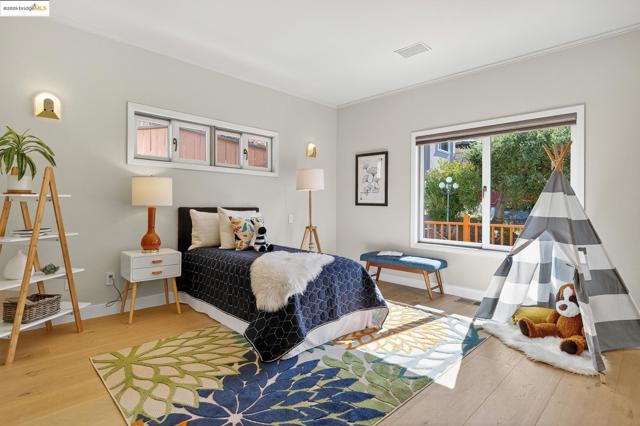 6330 Swainland Rd, Oakland CA: https://media.crmls.org/mediaz/03f0e0c2-2558-46a6-95ab-cfd37bcd0a51.jpg