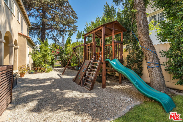 1709 Buckingham Road, Los Angeles CA: https://media.crmls.org/mediaz/03f1e8c1-9422-42a3-889c-515bae348dd1.jpg