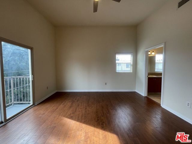 15024 Magnolia Boulevard, Sherman Oaks CA: https://media.crmls.org/mediaz/03f2314b-2484-4875-8596-11cedd036aa2.jpg