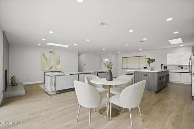 174 Wendy Drive, Thousand Oaks CA: https://media.crmls.org/mediaz/03f26a3e-7a93-4831-84cf-f46548153018.jpg