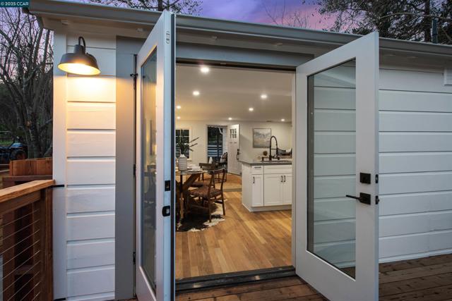 2188 1st Ave, Napa CA: https://media.crmls.org/mediaz/03f2756e-b4b3-422c-977d-1bb4baf94576.jpg