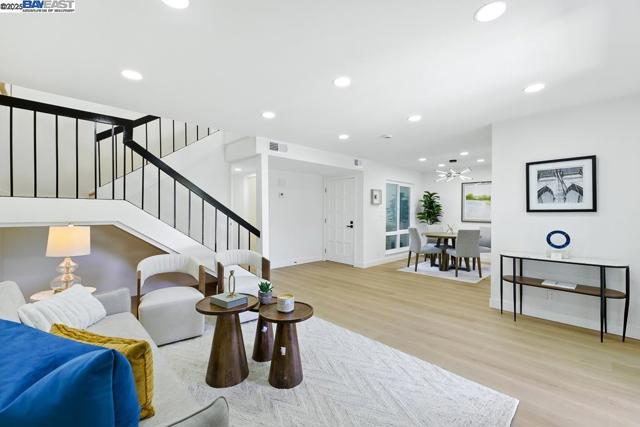 739 Aries Ln, Foster City CA: https://media.crmls.org/mediaz/03f2e613-9ba8-412f-943a-98ace022ca6b.jpg