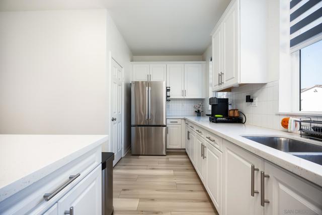 210 Liberty Way, Oceanside CA: https://media.crmls.org/mediaz/03f42fca-66ee-4c33-9853-41a29adf99cc.jpg