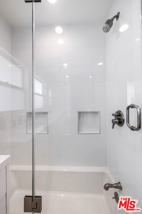 5761 Calpine Drive, Malibu CA: https://media.crmls.org/mediaz/03f47d71-07c7-41ff-8d2d-f9399b335762.jpg