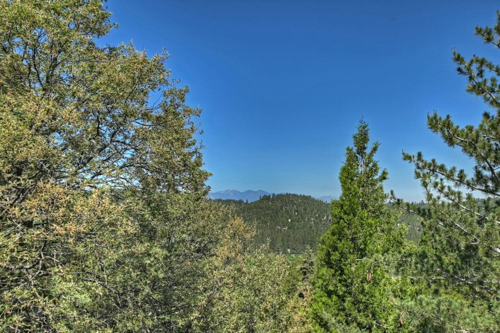 https://media.crmls.org/mediaz/03f51704-964d-4ba1-a7f0-dbd587e52ee7.jpg?preset=X-Large