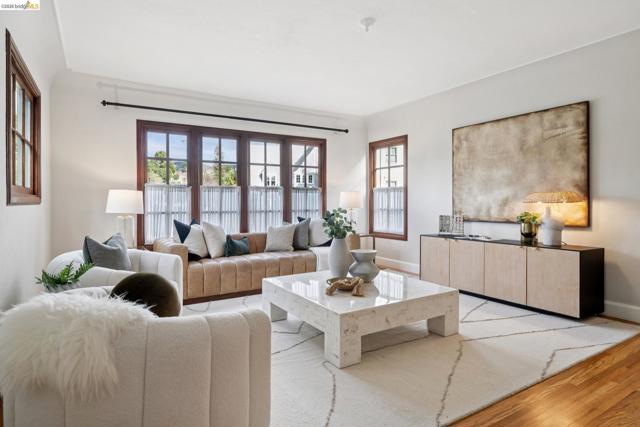 Image 6 of 46 For 741 Grosvenor Pl