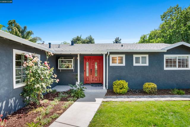 5182 La Corte Bonita, Concord CA: https://media.crmls.org/mediaz/03f64d63-6341-41b8-bf5e-6082e895f418.jpg