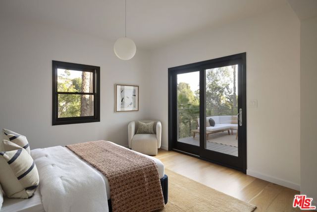 5692 Holly Oak Drive, Los Angeles CA: https://media.crmls.org/mediaz/03f6fee6-f2d3-41c8-8ec3-0e6133ac5b8c.jpg