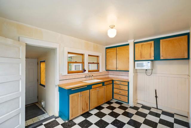 30 Clinton Street, Redwood City CA: https://media.crmls.org/mediaz/03f90cc3-f4c4-4b77-8849-506c69823e27.jpg