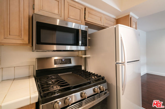 4859 Coldwater Canyon Avenue, Sherman Oaks CA: https://media.crmls.org/mediaz/03f99fe3-e7c9-4386-b5d0-a18064cb7e80.jpg
