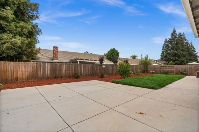 1340 Crimson Place, Manteca CA: https://media.crmls.org/mediaz/03fa0c1c-cb21-4e88-b18d-00a386e33a23.jpg