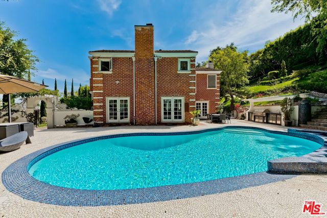 725 N Faring Road, Los Angeles CA: https://media.crmls.org/mediaz/03fa3c05-3eb9-436a-bb02-ae9df51565c7.jpg