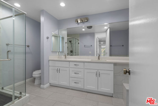 4477 Wilshire Boulevard, Los Angeles CA: https://media.crmls.org/mediaz/03fa43ef-2f48-46dd-9aad-2de02a7b703c.jpg