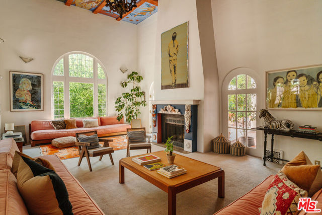 5163 Franklin Avenue, Los Angeles CA: https://media.crmls.org/mediaz/03fa4f74-7a9a-4f3b-9b99-28cff90f240b.jpg