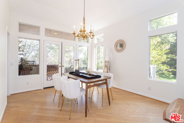 27350 Landon Place, Valencia CA: https://media.crmls.org/mediaz/03fb085a-8c85-4804-b447-15a0d164f356.jpg