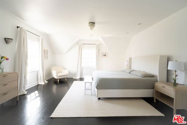 10736 Le Conte Avenue, Los Angeles CA: https://media.crmls.org/mediaz/03fb282e-696c-409a-bbf4-e89f8bb6a72b.jpg