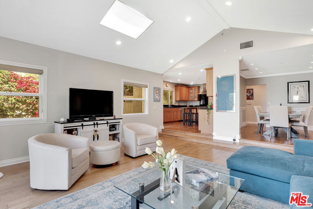 3733 Willowcrest AvenueStudio City img 21