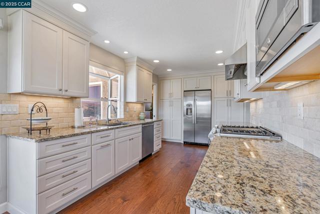 130 Samoa Ct, San Ramon CA: https://media.crmls.org/mediaz/03fc44d8-9168-4b64-82f7-63379f21acce.jpg