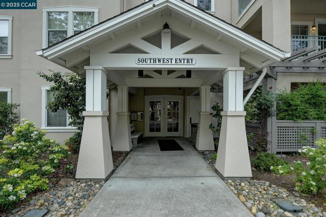 1860 Tice Creek, Walnut Creek CA: https://media.crmls.org/mediaz/03fc9a5c-359d-4a95-b81f-25fe0d757635.jpg