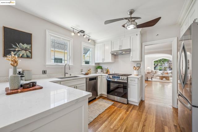 803 Evelyn Ave, Albany CA: https://media.crmls.org/mediaz/03fcf369-1f52-4e11-a98c-20f3cb2a7e4b.jpg