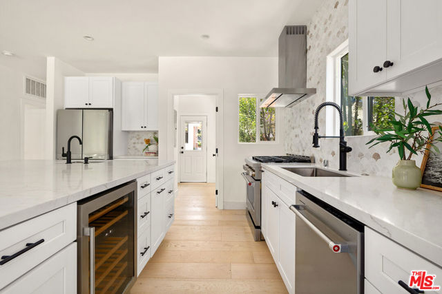 4308 Victoria Park Drive, Los Angeles CA: https://media.crmls.org/mediaz/03fddb74-d8a6-484b-b800-6e686f20f29c.jpg