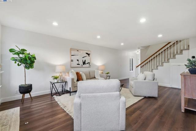 2907 Wilson Cmn, Fremont CA: https://media.crmls.org/mediaz/03fddbb8-6631-49db-9781-eafe5e55b1d2.jpg