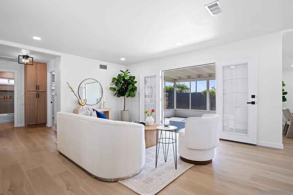 MLS #250043597SD image #16