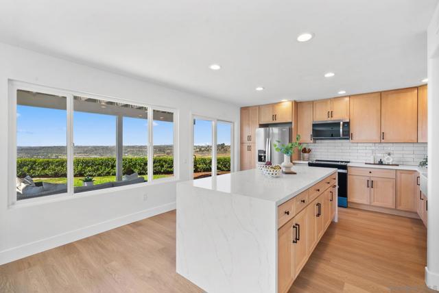 8396 High Winds, San Diego CA: https://media.crmls.org/mediaz/03ff4cb7-f382-4bf6-bd7f-7e81a44f41de.jpg