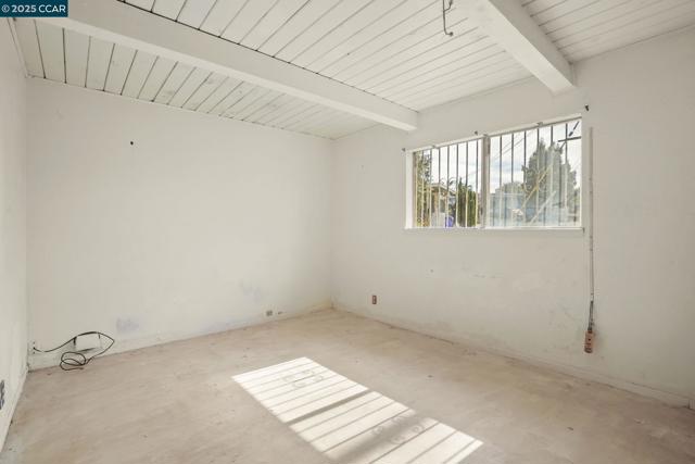 717 Payne Ct, Richmond CA: https://media.crmls.org/mediaz/03ff9d5b-59c7-482d-bd10-c75a9a52d80a.jpg
