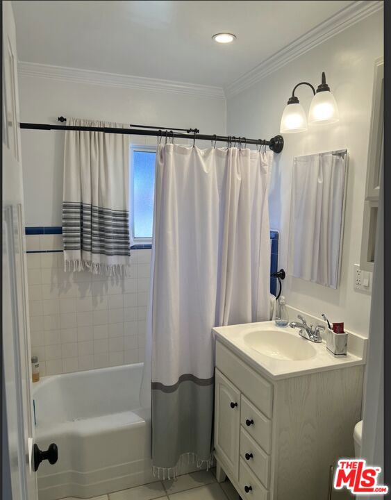 3125 Stanford Avenue, Venice CA: https://media.crmls.org/mediaz/040011f6-9569-4175-91ad-eaabe6377821.jpg