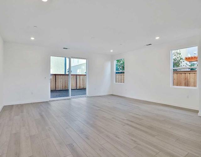 5712 Lake Club Drive, Fairfield CA: https://media.crmls.org/mediaz/040091b1-8c05-4c14-acac-ecb91f5f22b6.jpg