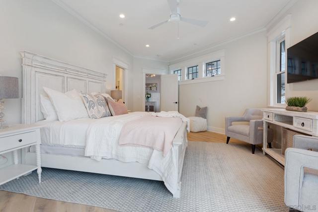 1048 Isabella Ave, Coronado CA: https://media.crmls.org/mediaz/040092a4-46ae-4637-ab58-67ff3f41c183.jpg