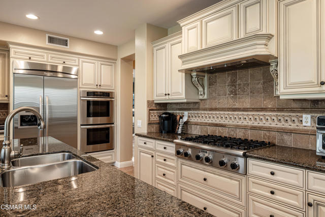 4024 Eagle Flight Drive, Simi Valley CA: https://media.crmls.org/mediaz/04009e32-e3a3-4027-b044-e07d24521e3b.jpg