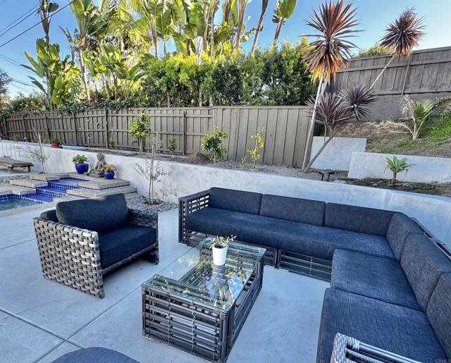 Detail Gallery Image 5 of 36 For 6671 Avenida La Reina St, La Jolla,  CA 92037 - 3 Beds | 2 Baths