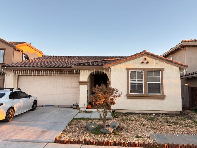 1226 Palermo Court, Salinas CA: https://media.crmls.org/mediaz/0400e72e-f14e-451c-8ec9-688b59707a00.jpg
