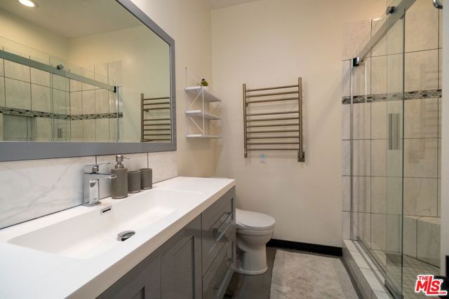 8110 Manitoba Street, Playa del Rey CA: https://media.crmls.org/mediaz/0400e792-cc5e-426b-9b2b-ac043a5cc5bc.jpg