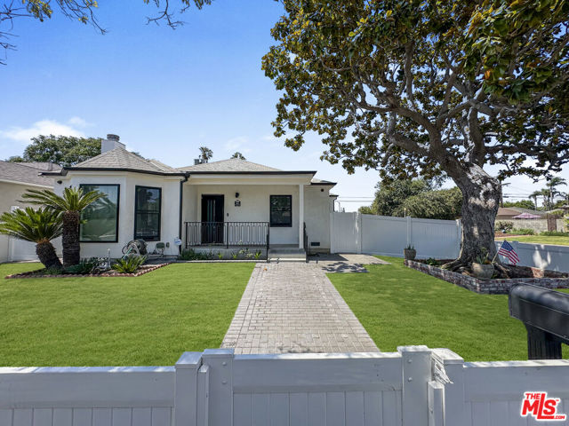 1901 S Point View Street, Los Angeles CA: https://media.crmls.org/mediaz/0401683f-6ccb-472c-97b4-49977b140b25.jpg