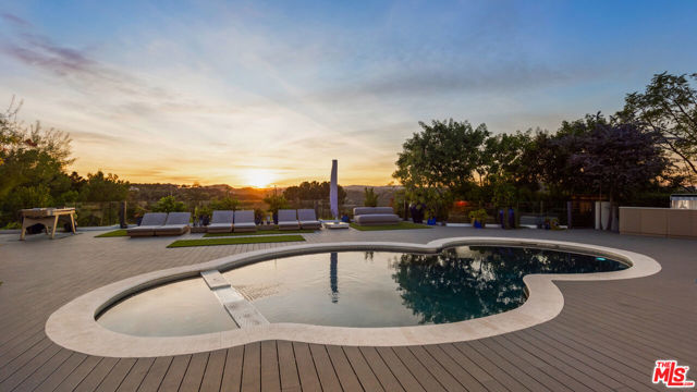 2630 EDEN Place, Beverly Hills CA: https://media.crmls.org/mediaz/0401b224-bcc0-4ae7-8b98-96c170af2370.jpg