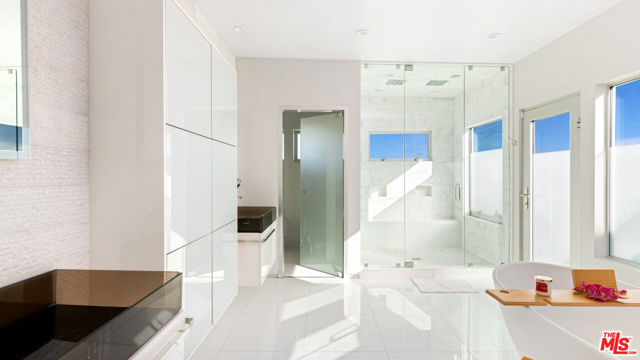 26050 Pacific Coast Highway, Malibu CA: https://media.crmls.org/mediaz/0401e77f-a5ef-4a45-a145-0303bc9c01d1.jpg