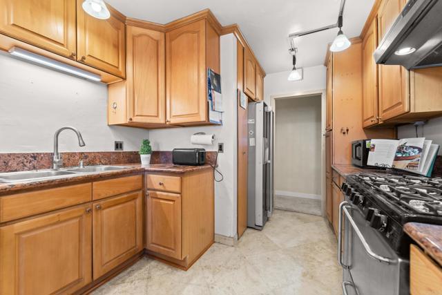 Detail Gallery Image 9 of 42 For 2736 Deerpark Dr, San Diego,  CA 92110 - 3 Beds | 2 Baths