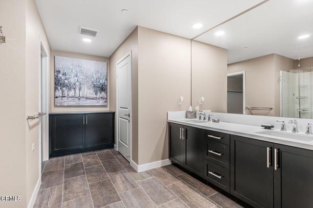 2810 Wagon Wheel Road, Oxnard CA: https://media.crmls.org/mediaz/0401f849-d4a9-4888-8992-ccad4cad1aad.jpg